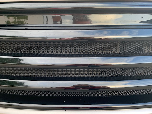 Zymexx Grill mit schwarzem Aluminium Race Gitter!