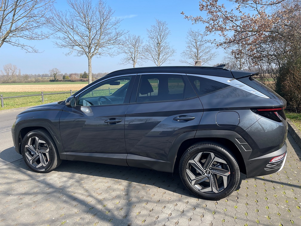 Hyundai Tucson 1.6 T-GDI Hybrid 6-Gang Automatik Allrad Prime Hybrid 230 PS  Darknight Dach Phantom Black