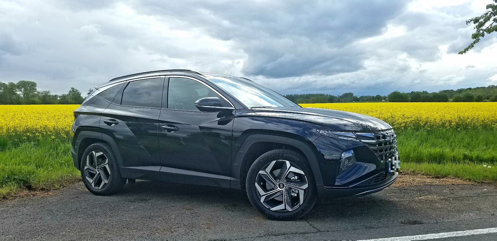 Tucson NX4 1.6 T-GDI 4WD Hybrid 》2021《 Phantom Black / Dark Knight